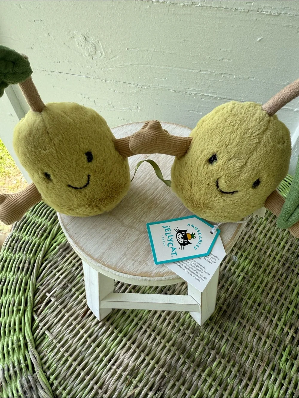 JELLYCAT AMUSEABLES PAIR OF OLIVES